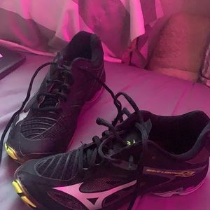 Mizuno volleyball shoes